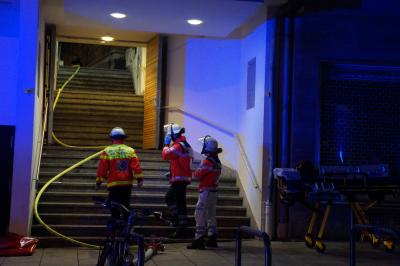 Stuttgart: Silvesterboeller setzt Muelltonne in Brand